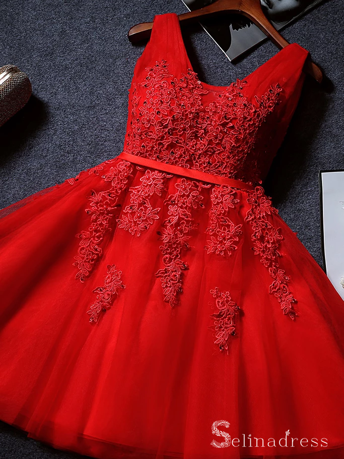 http://www.selinadress.com/cdn/shop/products/a-line-v-neck-red-short-prom-dress-lace-applique-juniors-homecoming-dress-mhl053_e1e020d8-ef22-4f91-a8d3-d3f12cf0782c_1200x1200.png?v=1572163363