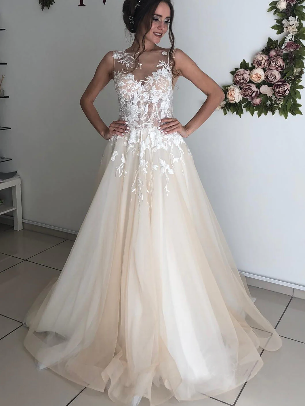 Lace Appliques Beach Wedding Dress with Detachable Skirt