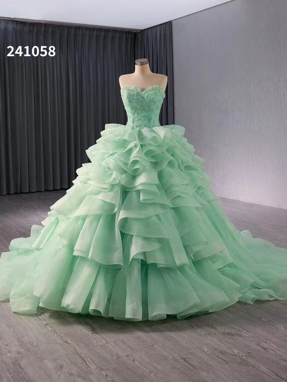 Green Sweetheart Multi-layered Tulle Ball Gown Evening Dress Haute Couture Wedding Gowns 241058|Selinadress