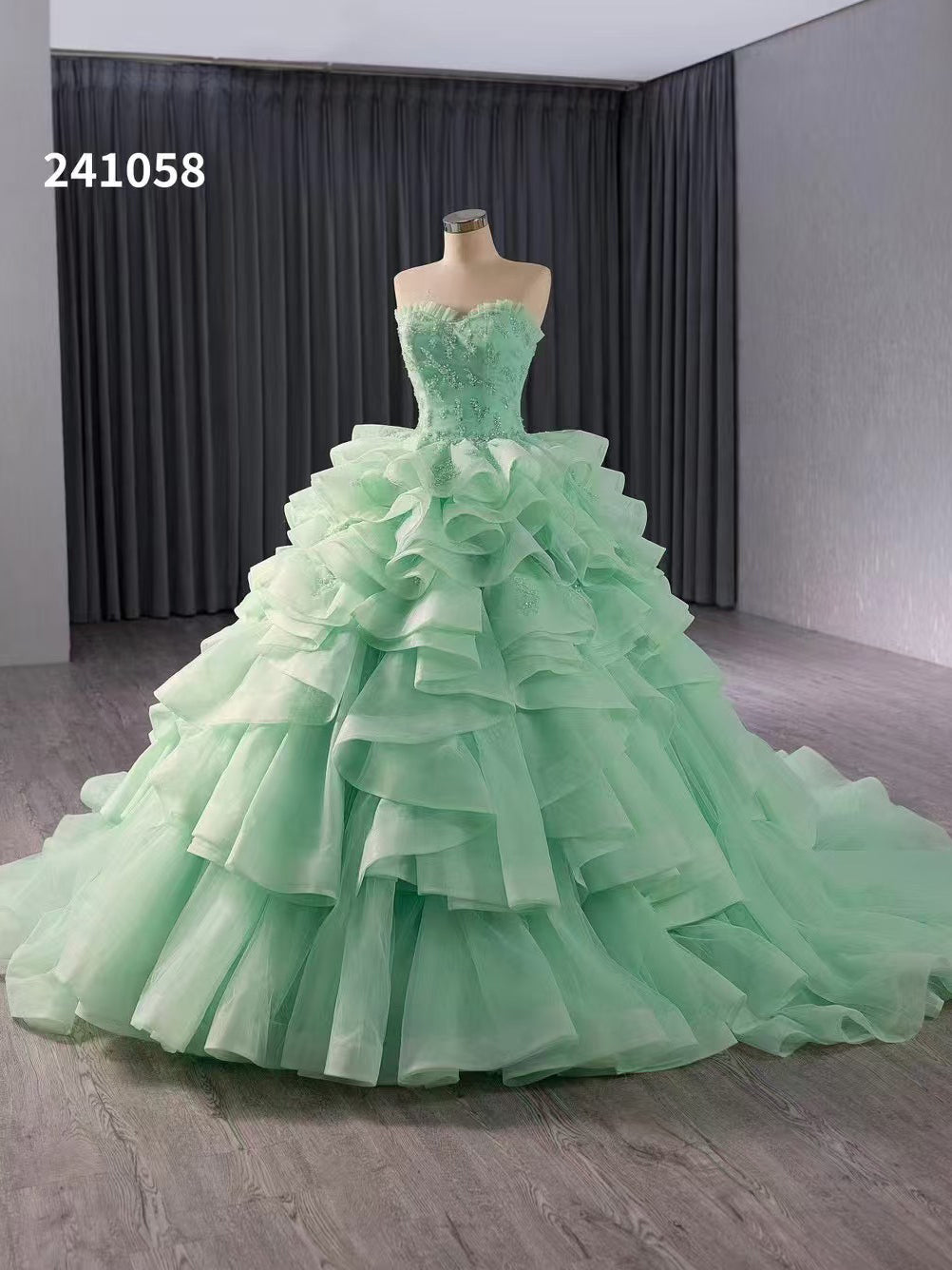 Green Sweetheart Multi-layered Tulle Ball Gown Evening Dress Haute Couture Wedding Gowns 241058|Selinadress