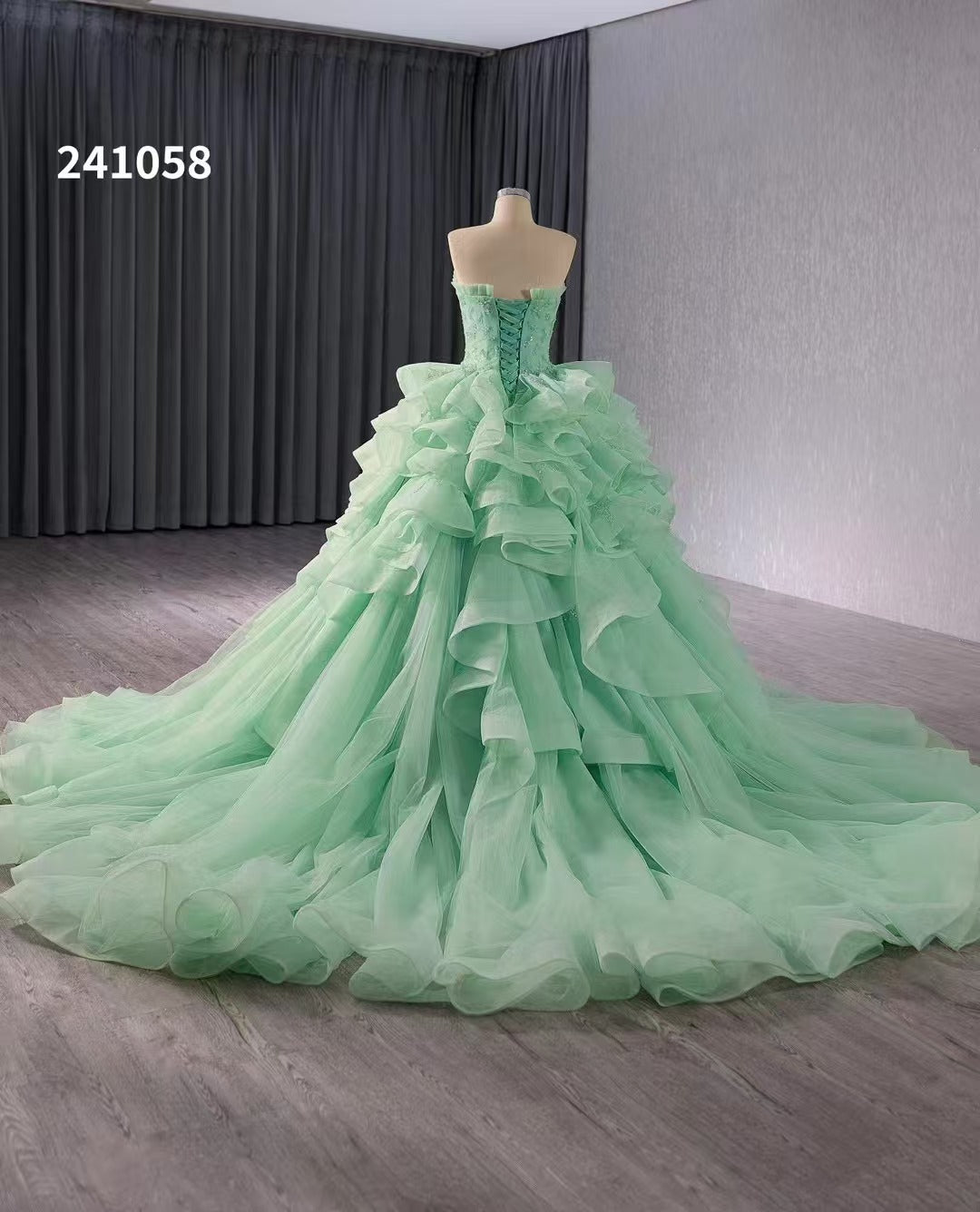 Green Sweetheart Multi-layered Tulle Ball Gown Evening Dress Haute Couture Wedding Gowns 241058|Selinadress