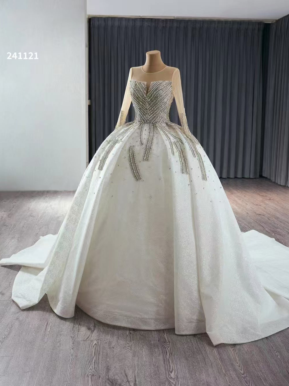 Scoop Neck Silver Beaded Ball Gown Long Sleeve Haute Couture Wedding Gowns 241121|Selinadress