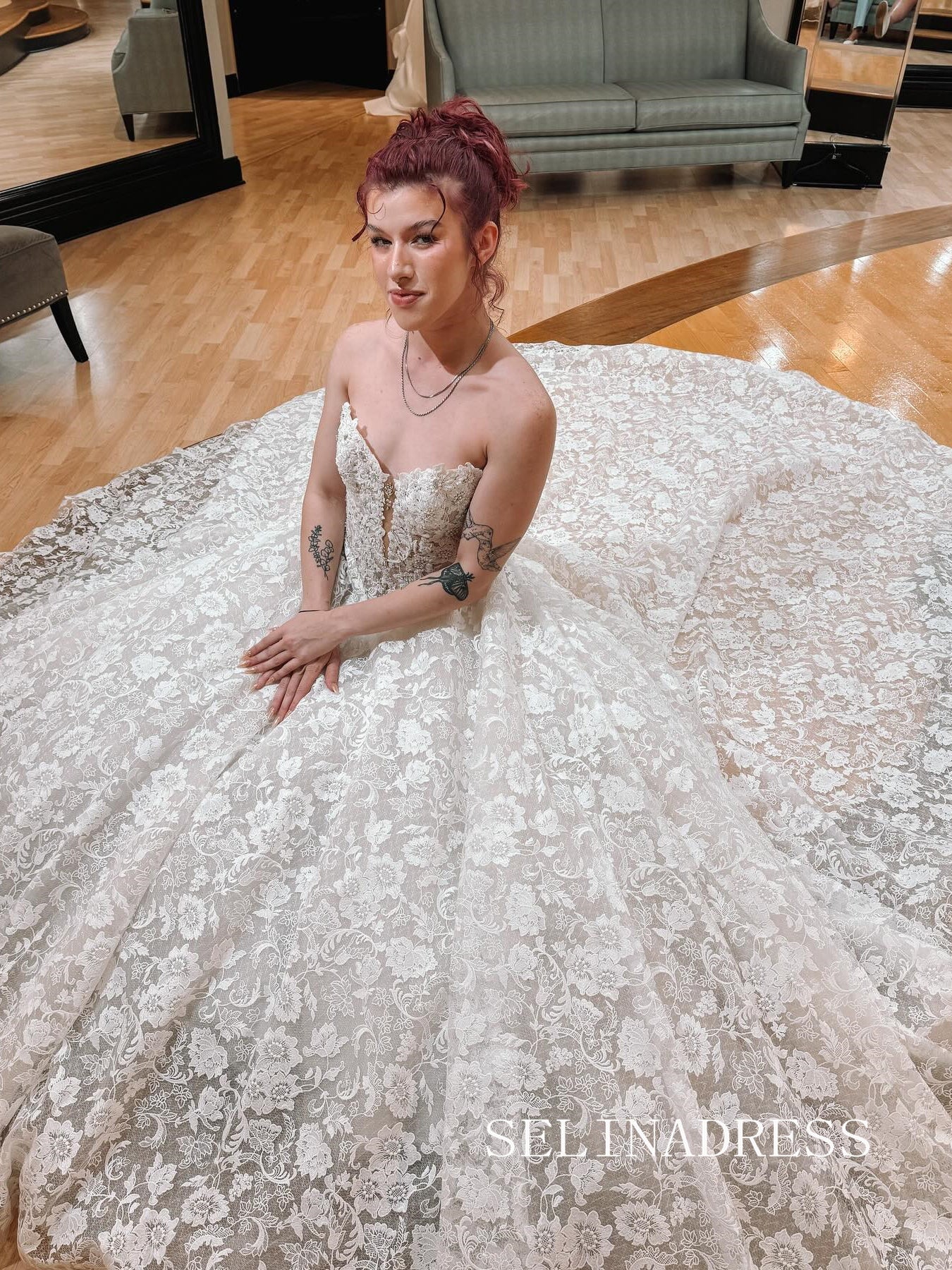 White Ball Gown Strapless Rustic Lace Wedding Dress Bridal Gowns With Big Train TKL3043|Selinadress