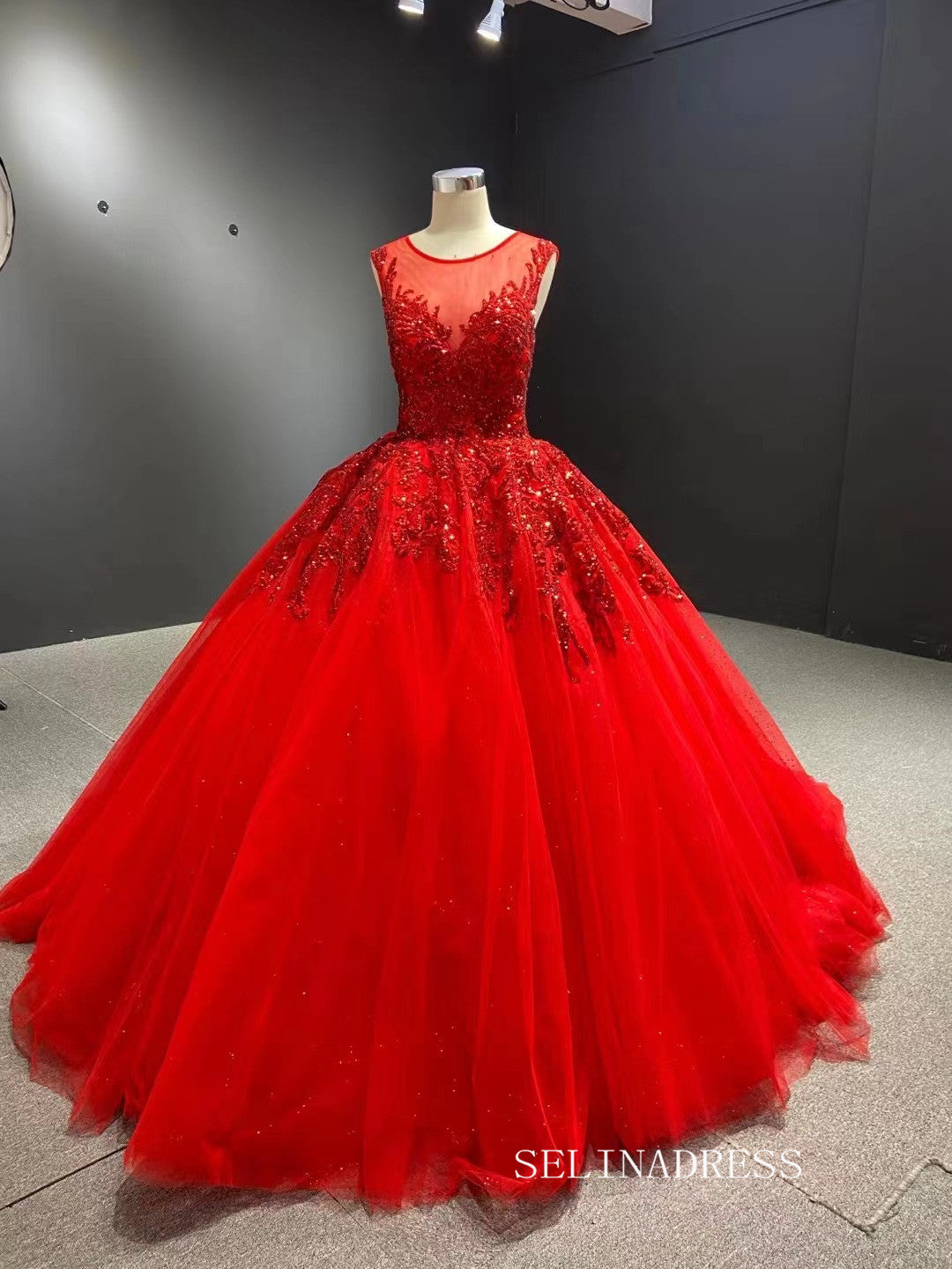 Ball Gown Scoop Neck Red Luxury Prom Dress Beaded Quincess Evening Gowns RSM67319|Selinadress