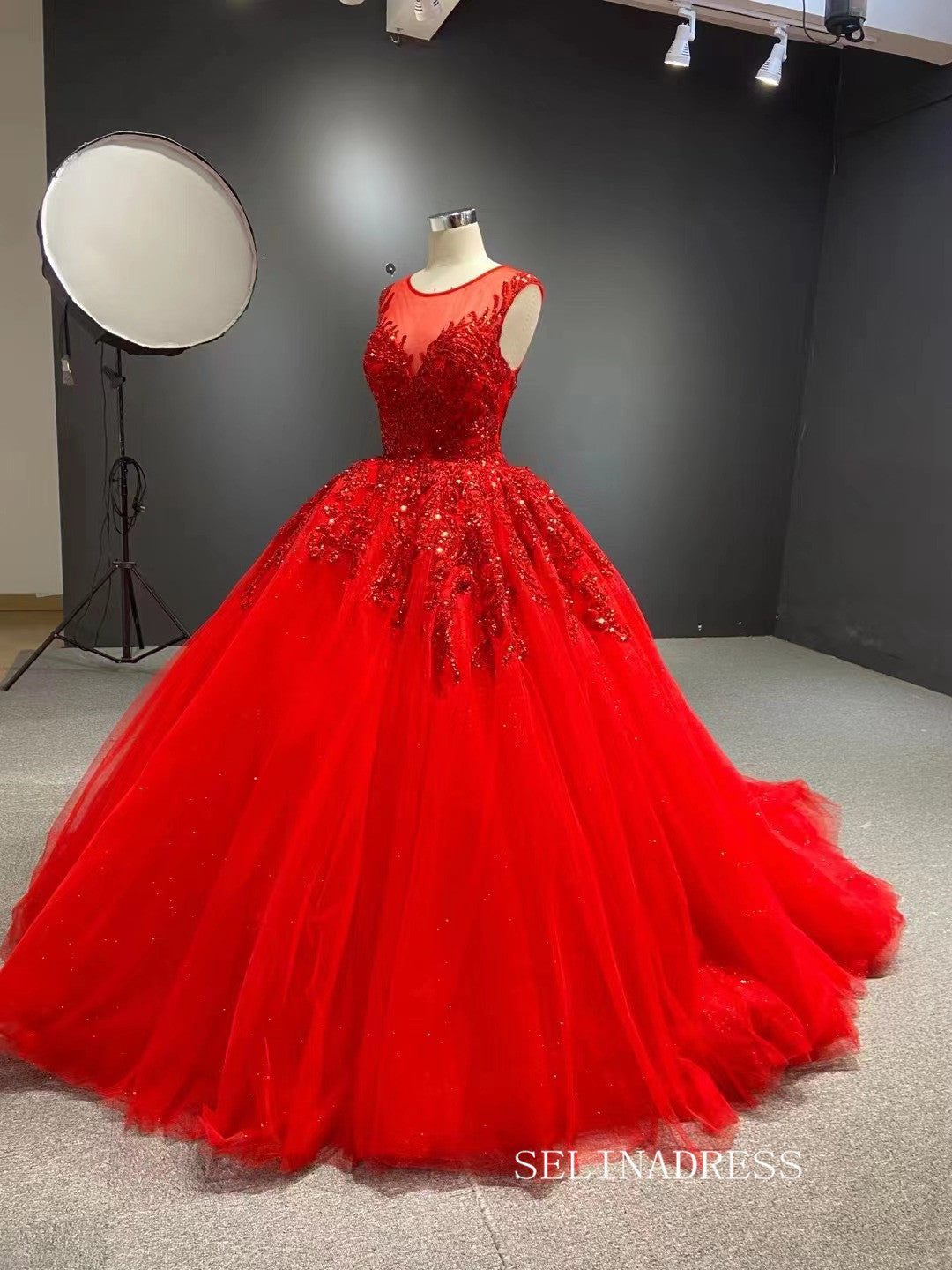 Ball Gown Scoop Neck Red Luxury Prom Dress Beaded Quincess Evening Gow –  SELINADRESS