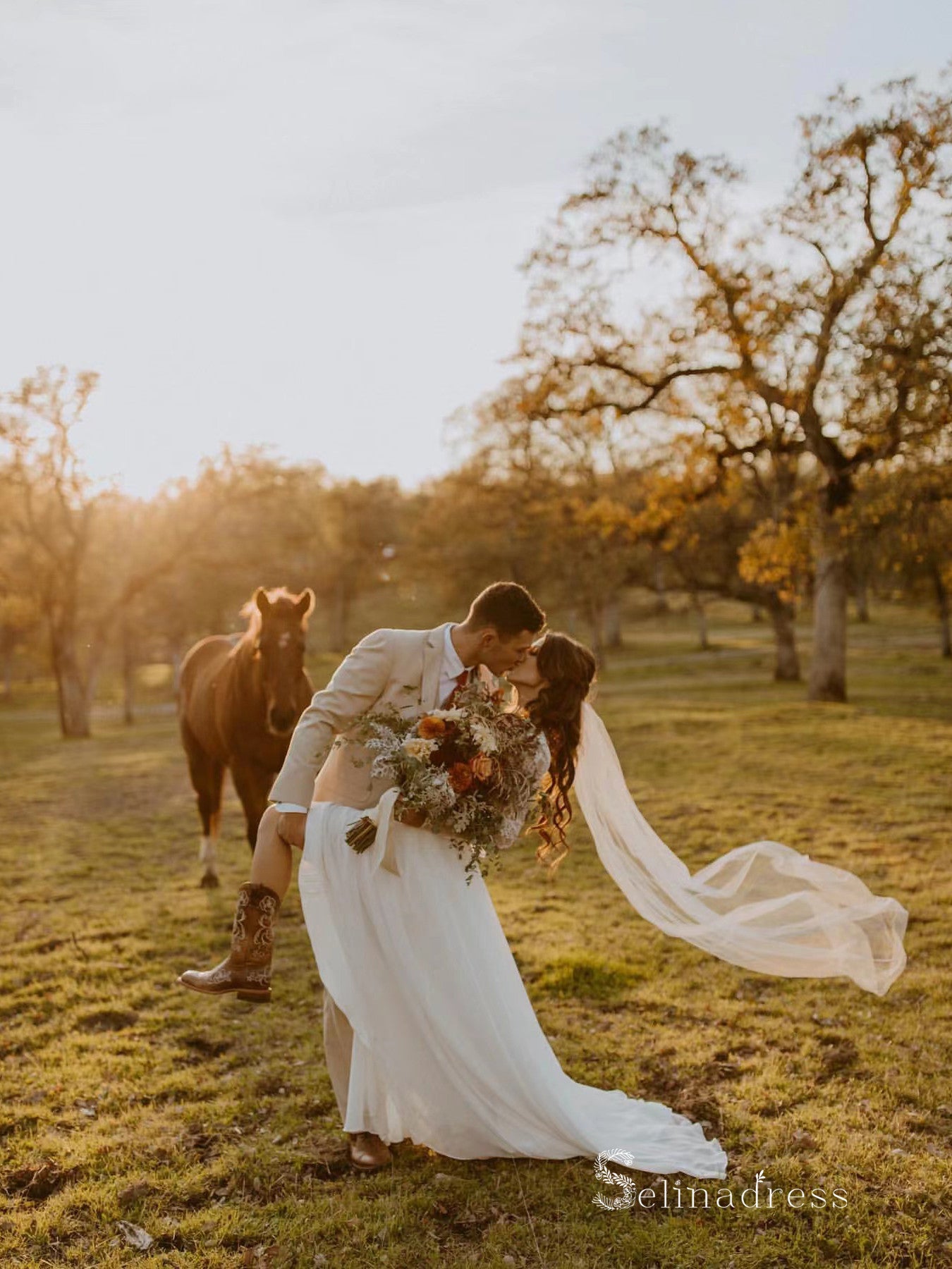 Chic A-line Bateau Long Sleeve Rustic Lace Country Wedding Dresses HKL0133|Selinadress