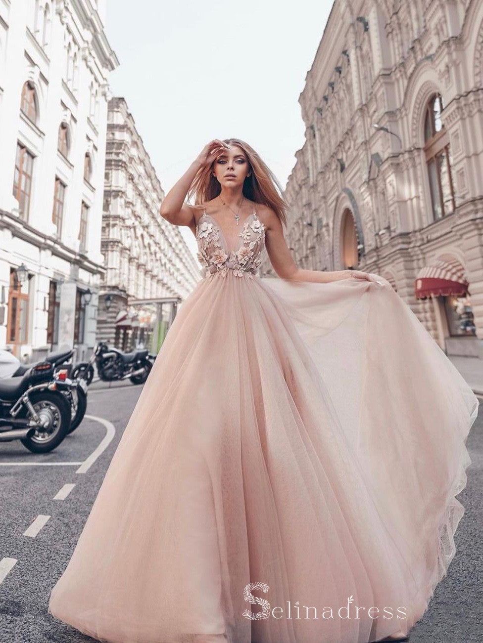 Chic A-line Spaghetti Straps Long Prom Dresses Aopplique Evening Dress CBD410